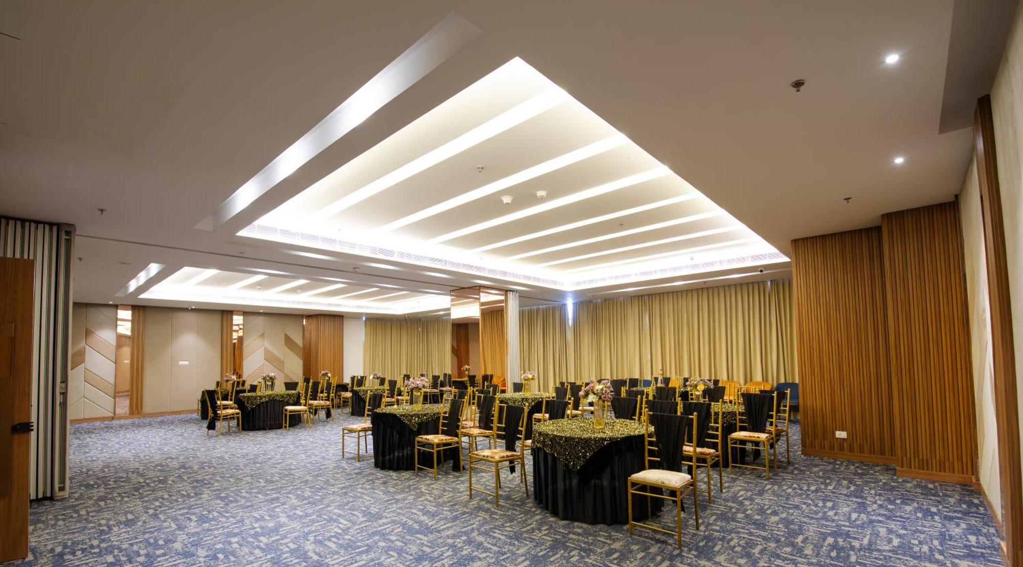 Hometel Alambagh - A Sarovar 4*