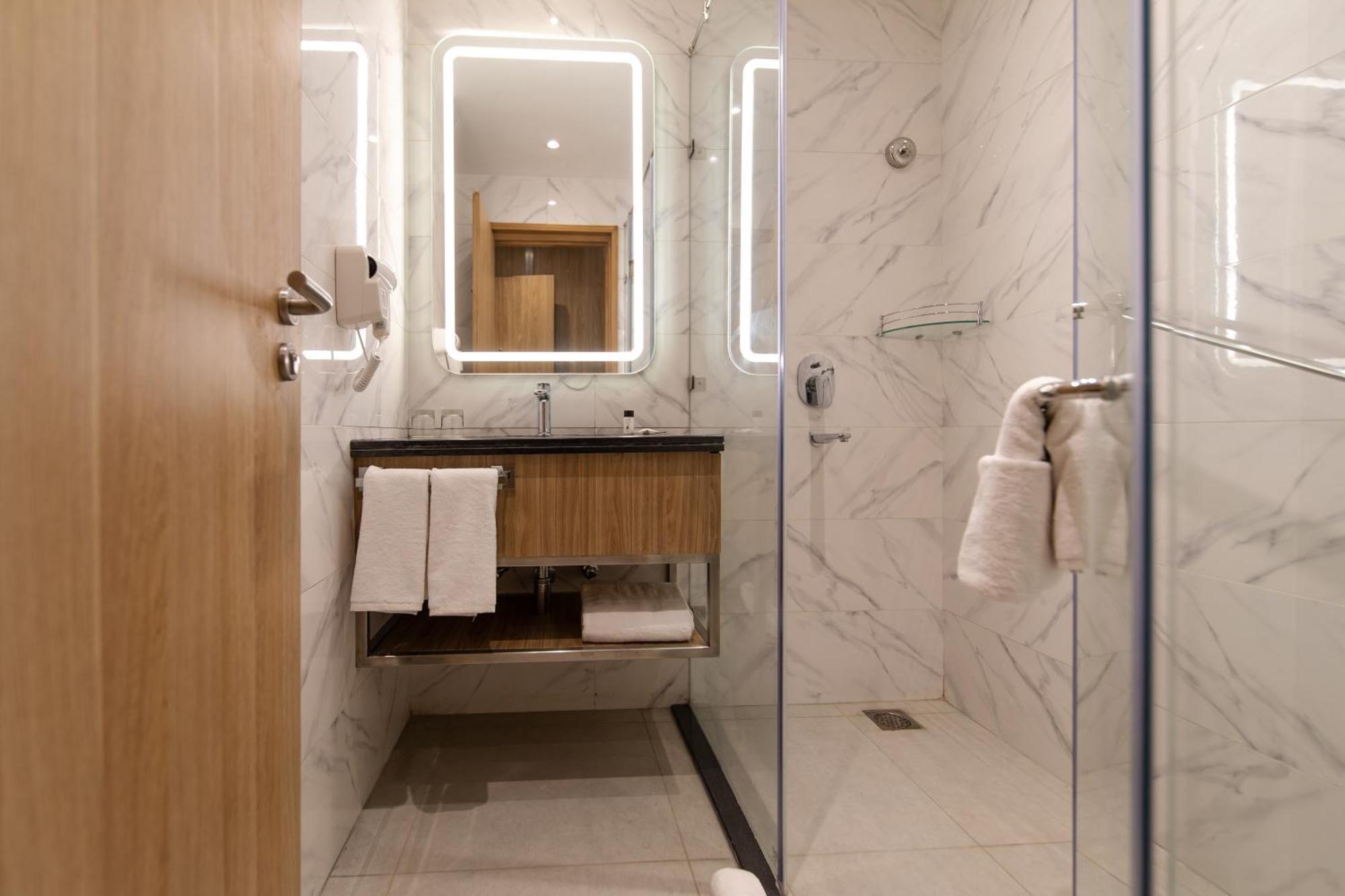 Hotel Hometel Alambagh - A Sarovar Lucknow