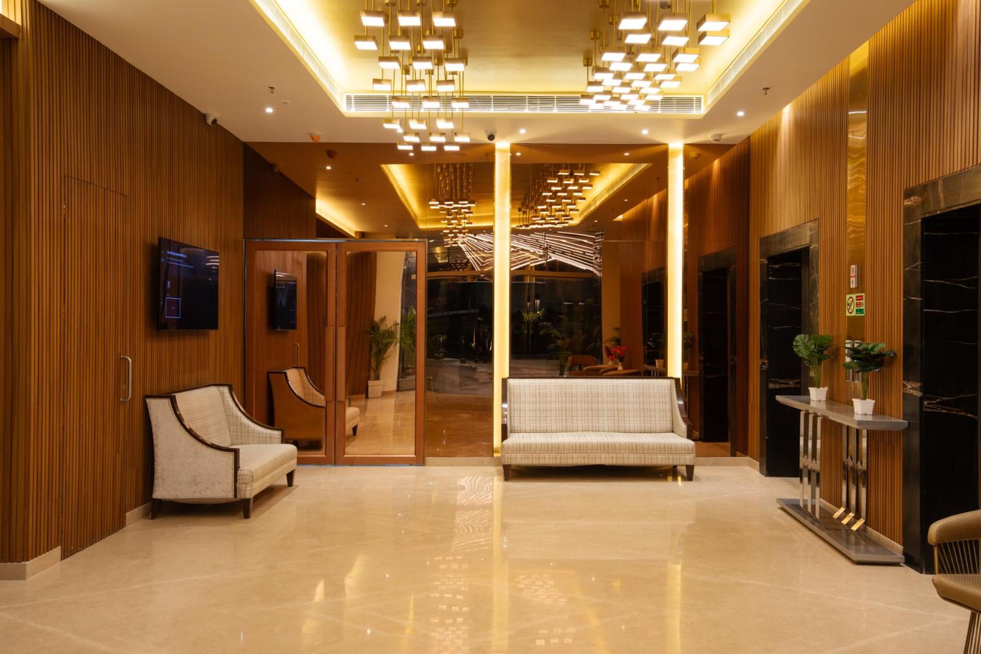 Hometel Alambagh - A Sarovar