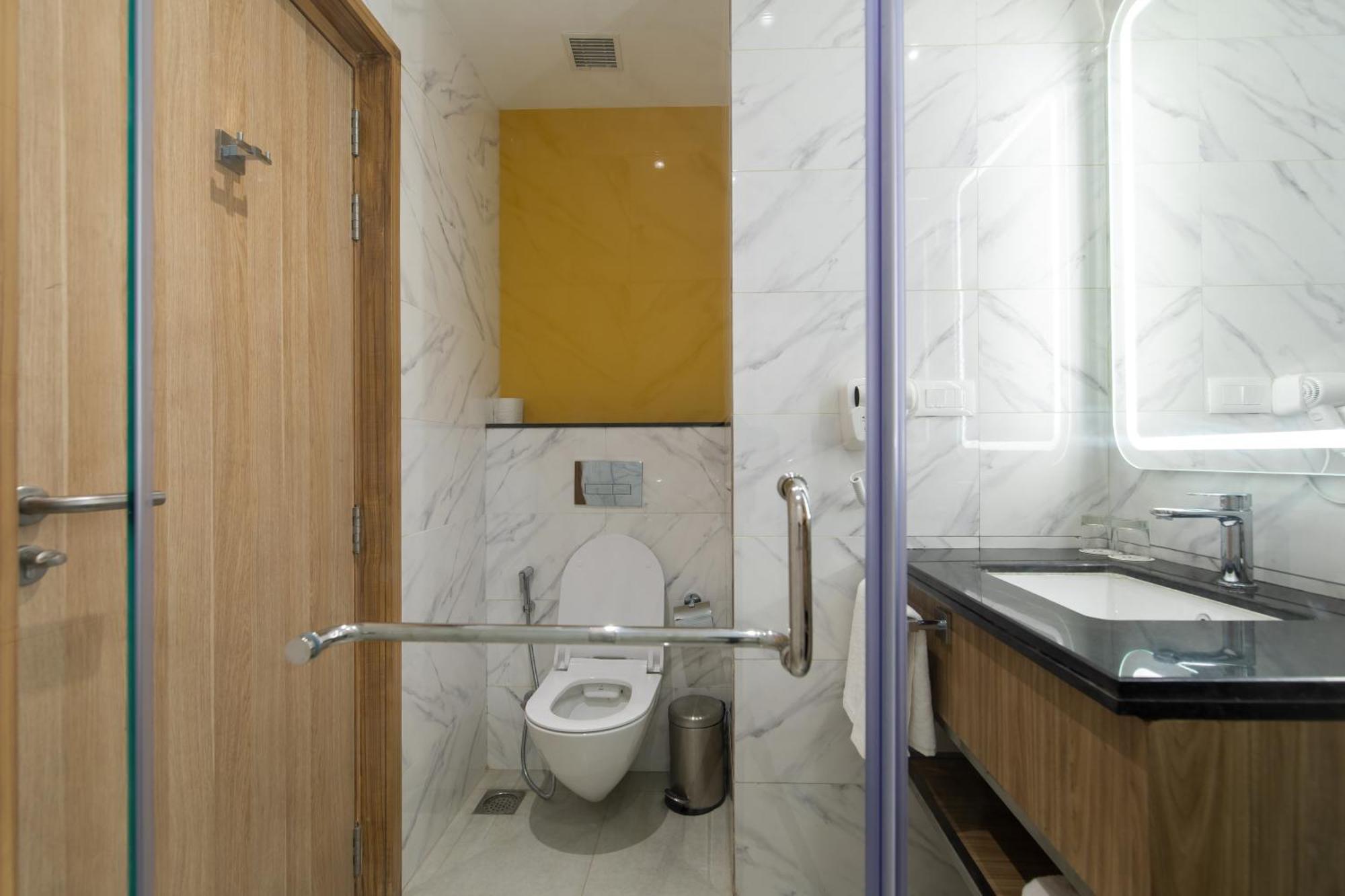 Hometel Alambagh - A Sarovar Hotel