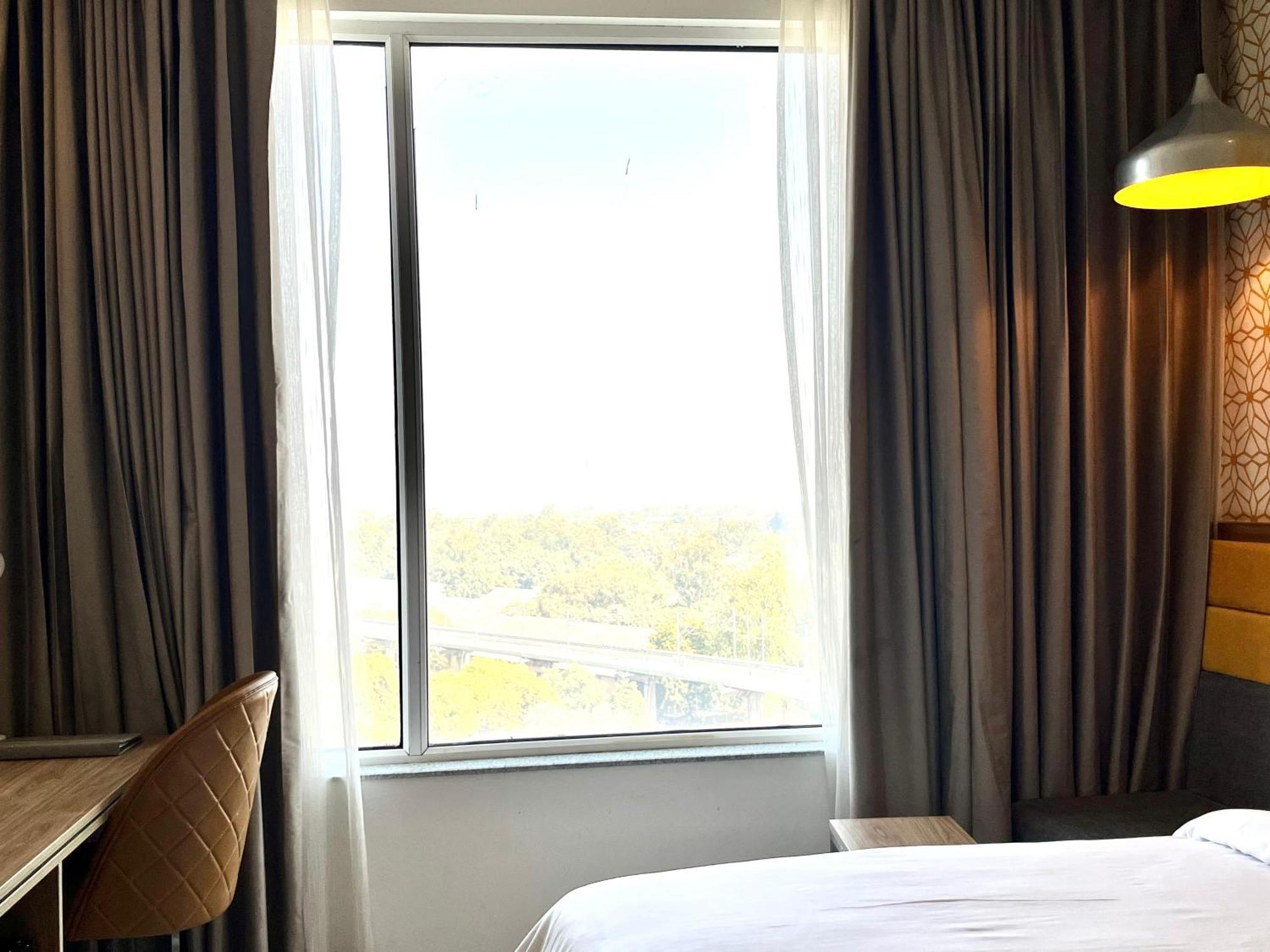 Hometel Alambagh - A Sarovar 4*