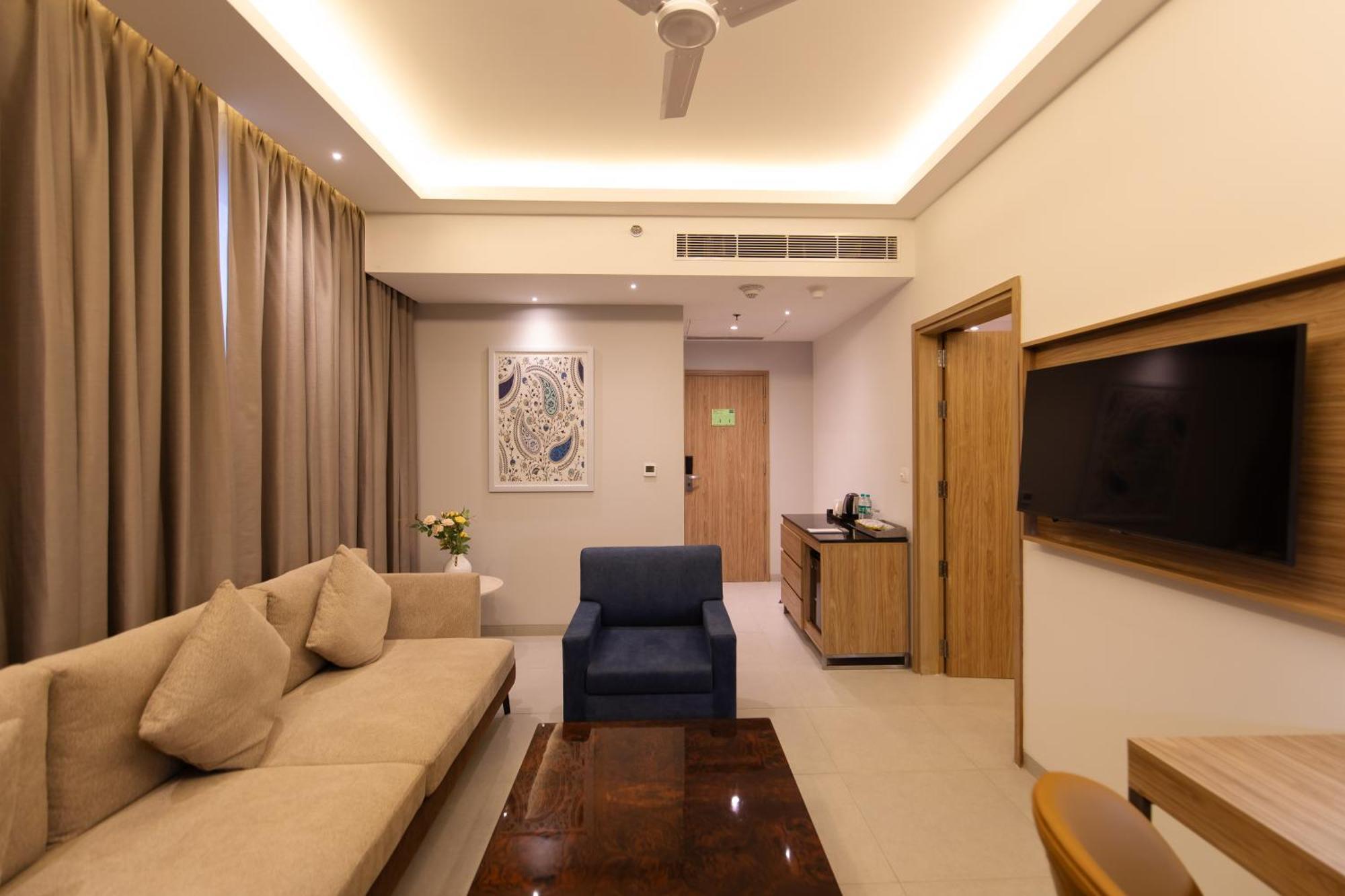 Hotel Hometel Alambagh - A Sarovar 4*